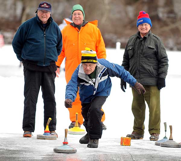 Playing German curling