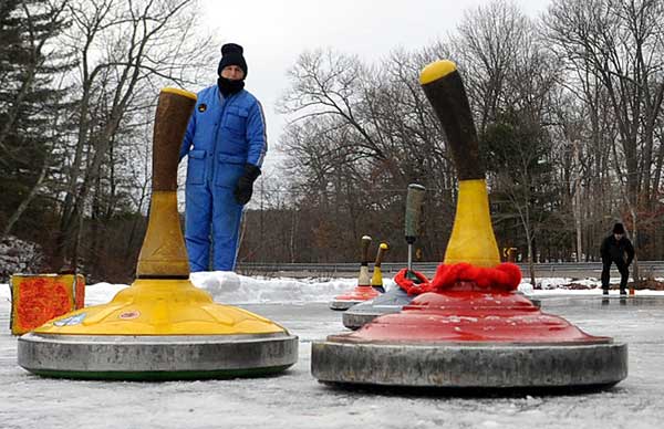Playing German curling