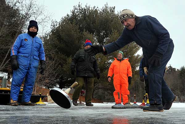 Playing German curling