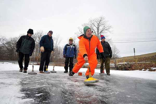 Playing German curling
