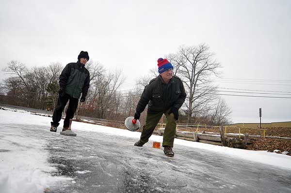 Playing German curling