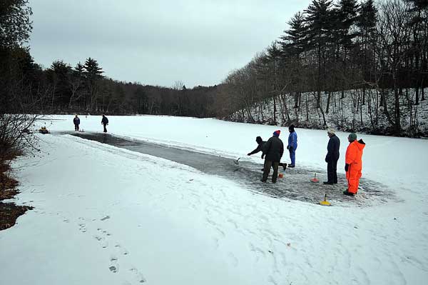 Playing German curling