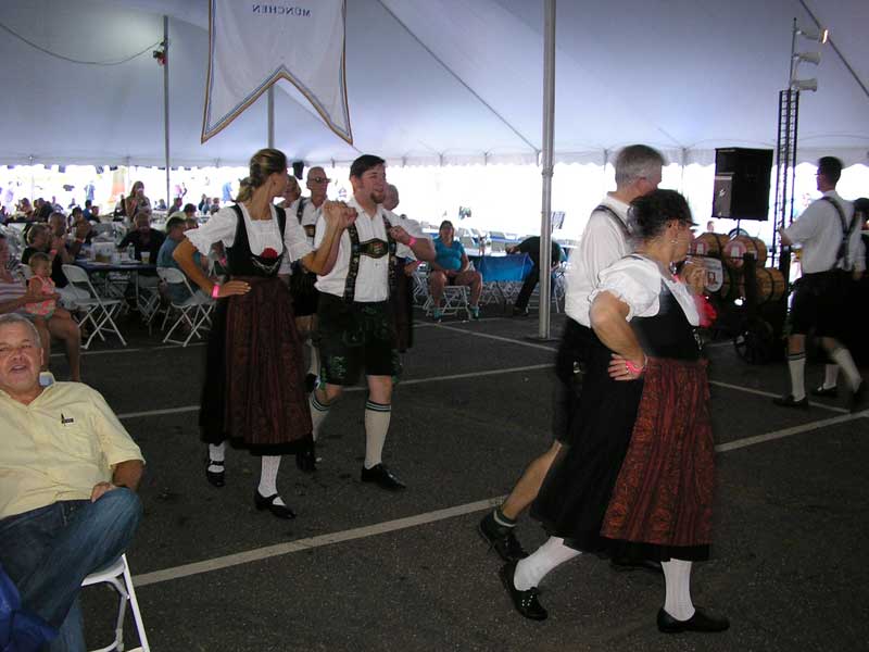Traditional Bavarian dancing at HSB